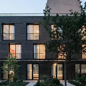 3* מלון Deskopolitan House