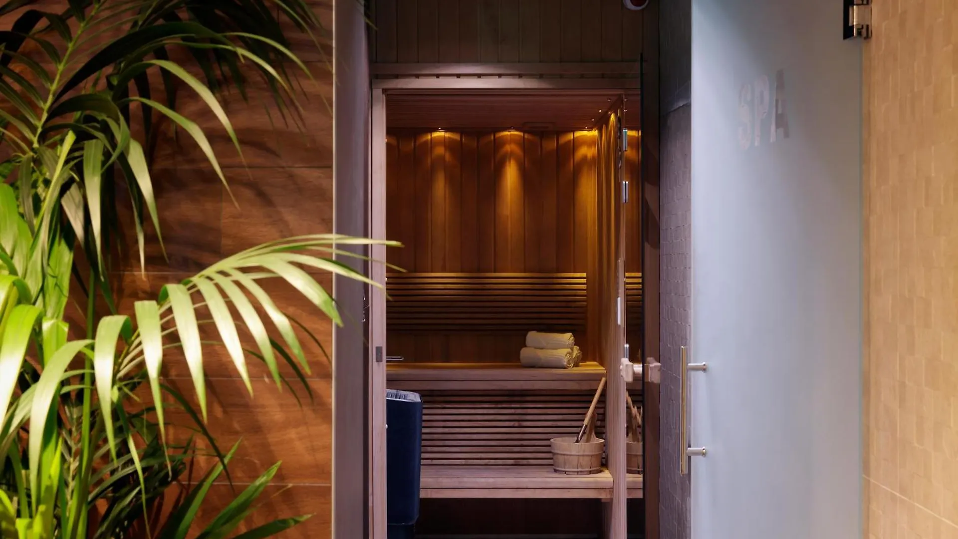 פריז Hotel Eden