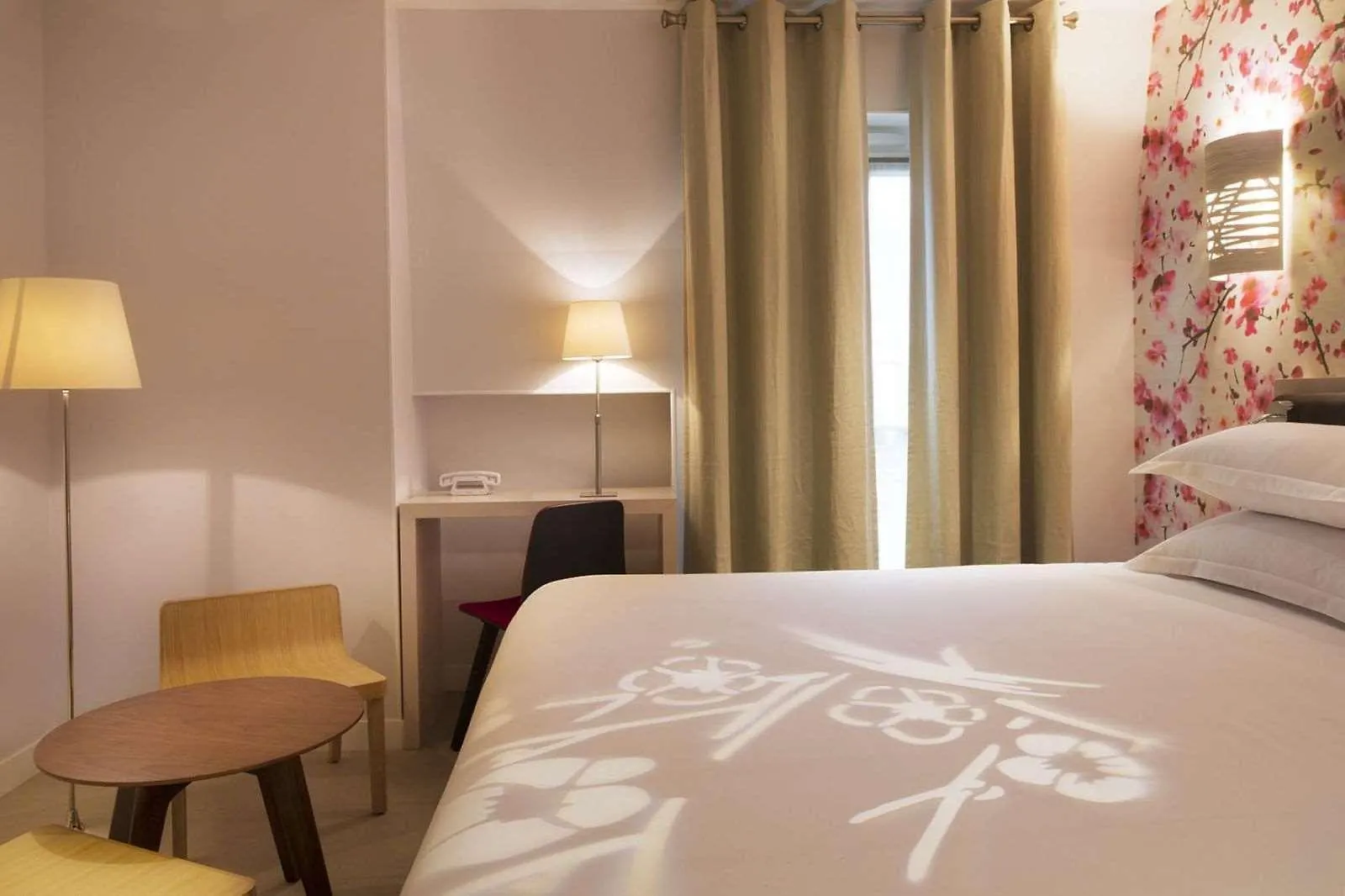 Hotel Eden Paris 4*,  France
