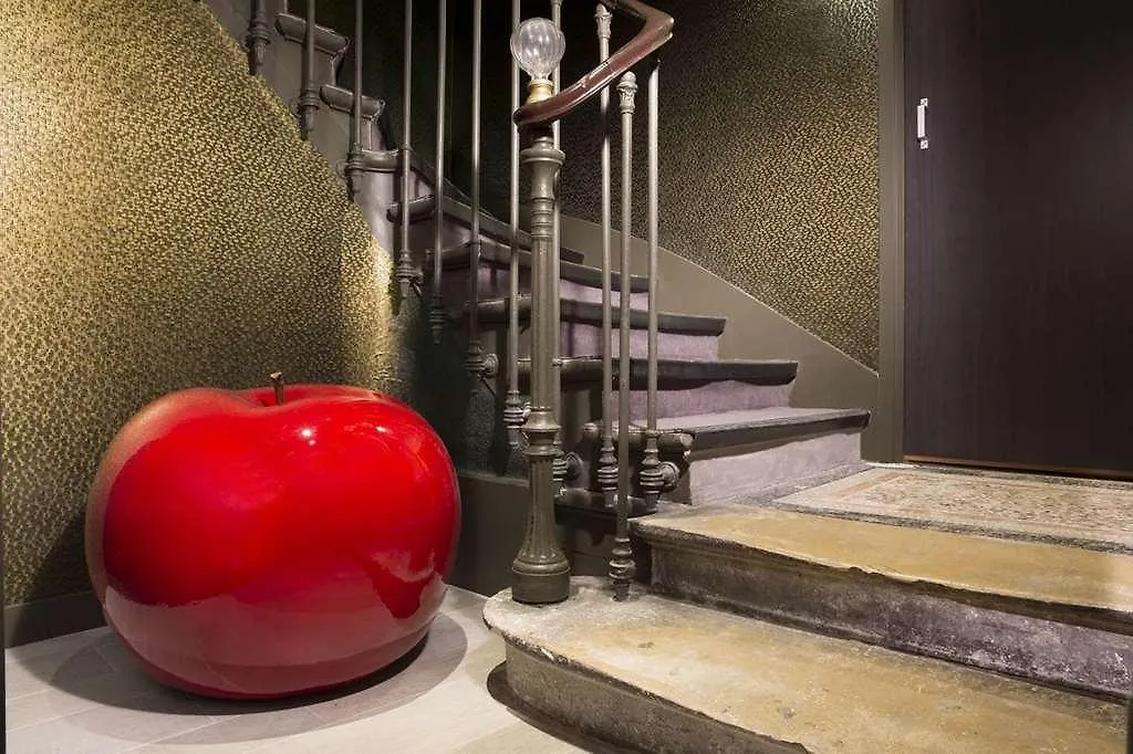 ****  Hotel Eden Paris France