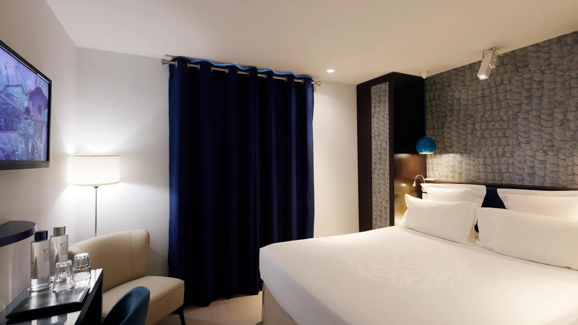 ****  Hotel Eden Paris France